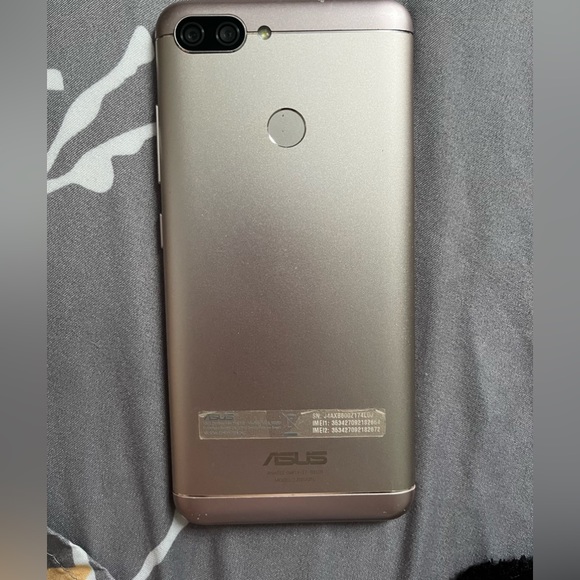 ASUS Zenfone Max Plus M1 - Picture 3 of 4
